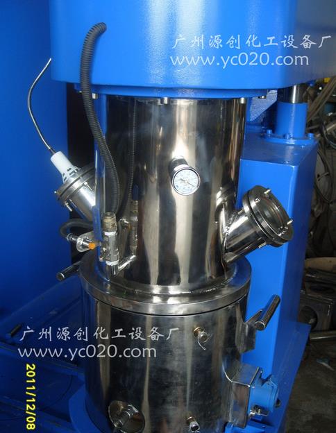 電動(dòng)真空攪拌機(jī)的具體工作原理